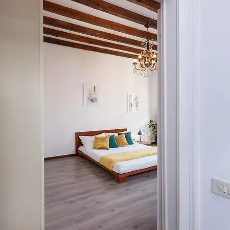 Free Parking - The Storyteller's Sanctuary - 5th Floor - No Elevator Апартаменты Милан