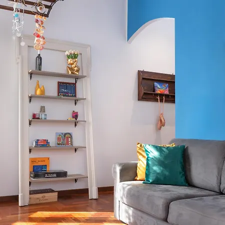 Апартаменты Free Parking - The Storyteller's Sanctuary - 5th Floor - No Elevator *