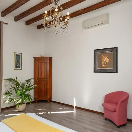 Free Parking - The Storyteller's Sanctuary - 5th Floor - No Elevator Апартаменты *